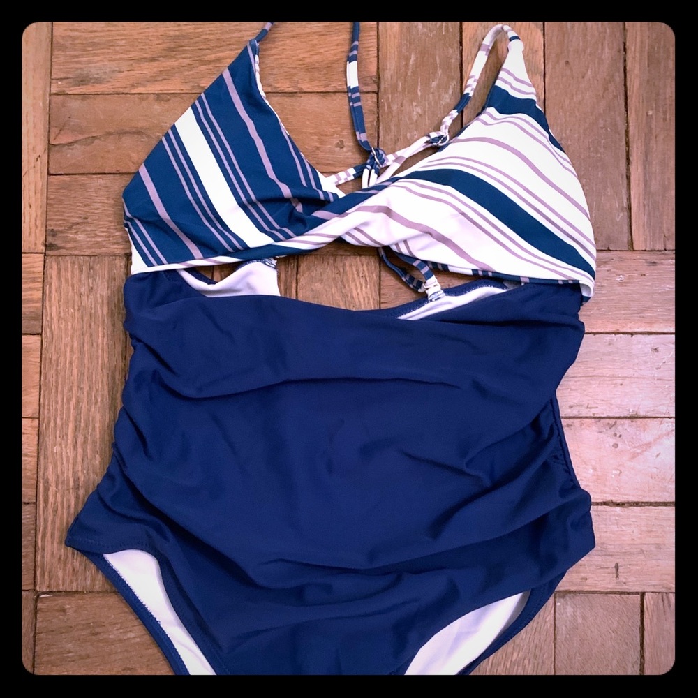 Women’s bathing suit swimwear